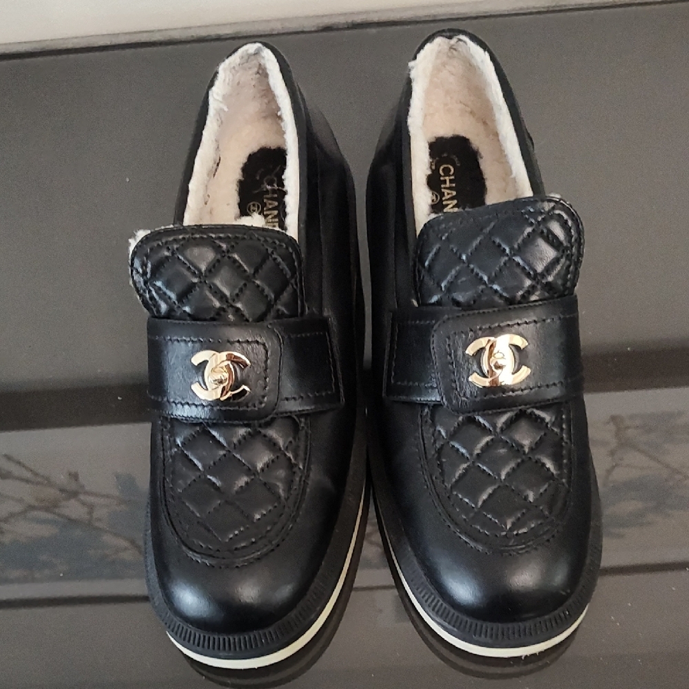 Chanel Womens Shearling Lined Loafers Size 39.5